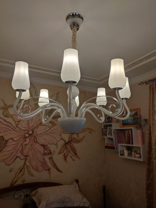 Продам люстру производитель Италия