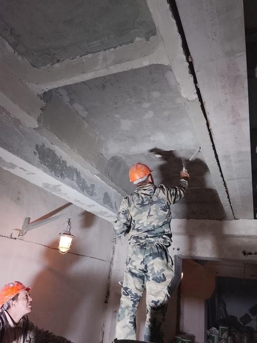 Покраска стен потолков