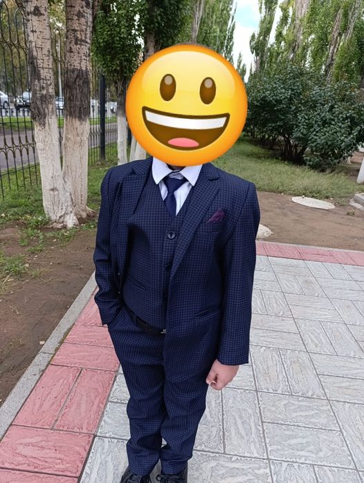 Продам школьный костюм