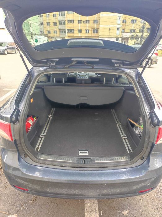 Vand Toyota avensis 2.0 , 2011