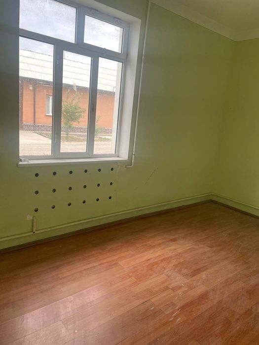 КОТТЕДЖ СОТИЛАДИ 6 хона ва 6 сотихдан иборат. Барча кулайликларга эга.