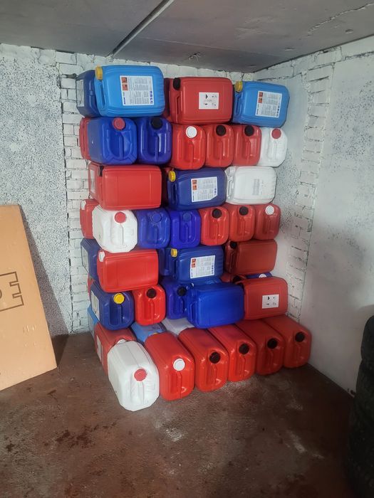 Продам канистры.