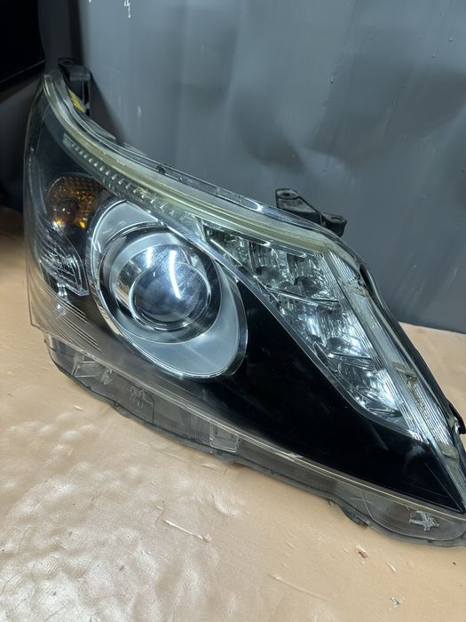 Фара Авенсис 2001 до 2013 годах