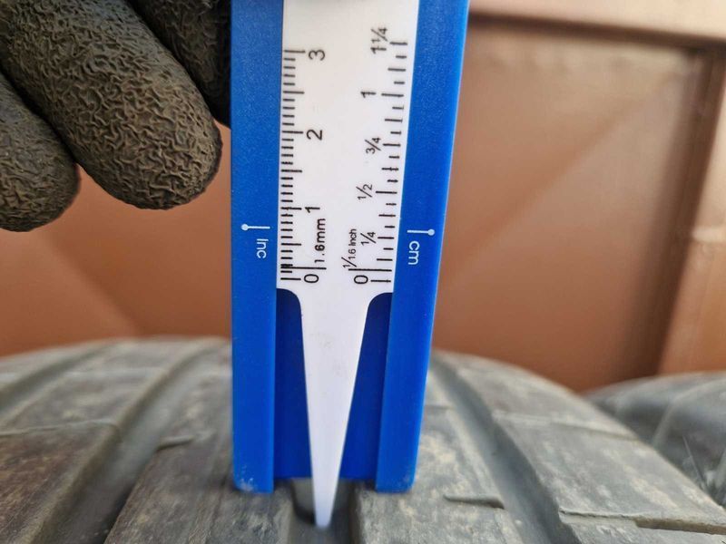 4 Goodyear R18 235/60
летни гуми 
DOT4819
