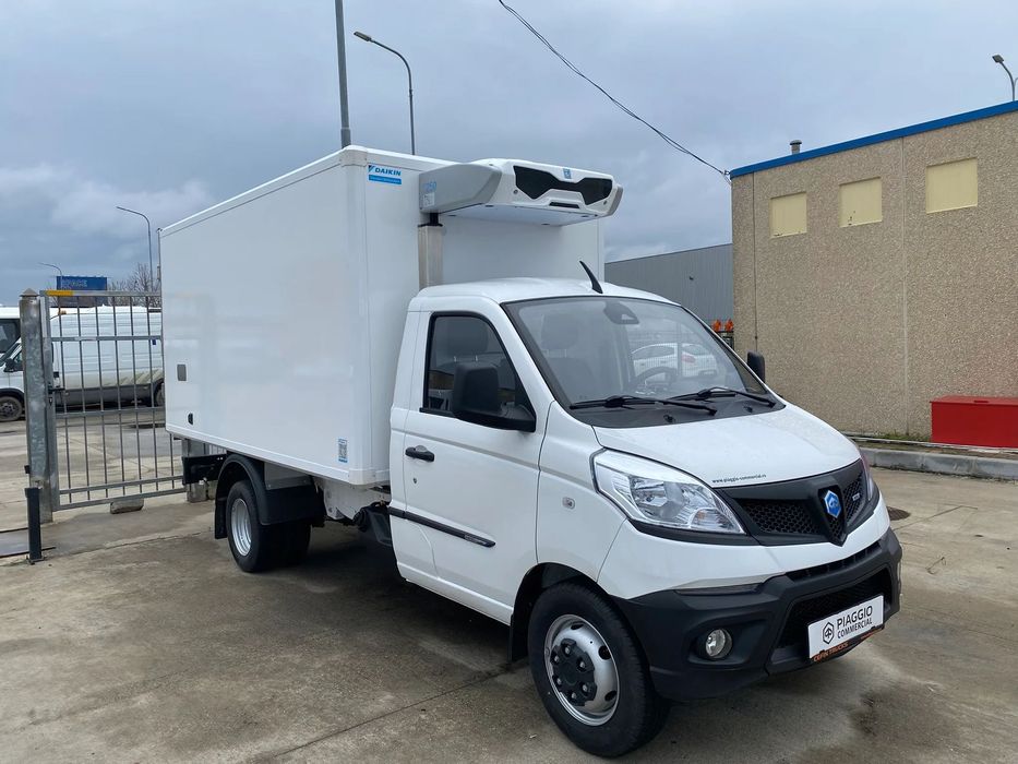 Piaggio NP6 Box Izoterm Piaggio NP6 Izotermă 9 m³ | 1200 kg Sarcină Utilă | Benzină + GPL BRC