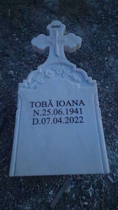 Cruci marmura, monumente funerare