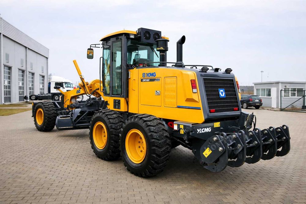 Автогрейдер UZXCMG GR180 Размеры ср. отвала 3965x610 мм Джойстик