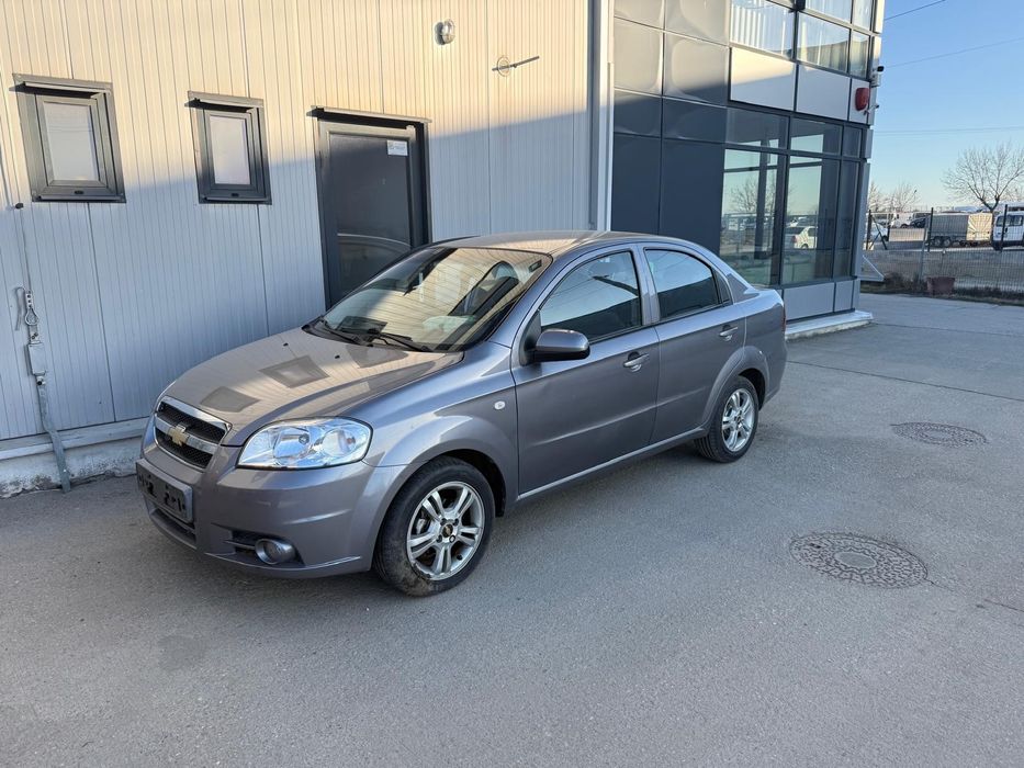 Proprietar,vand Chevrolet Aveo avariat an 2010 , 49200 km