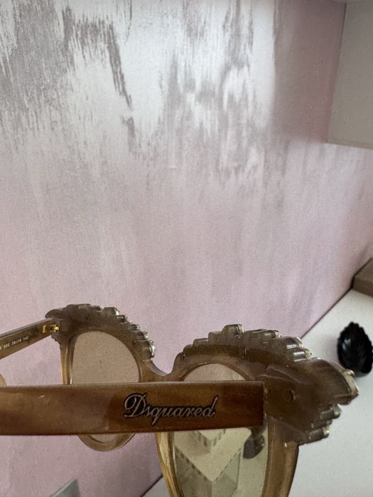 Уникални очила на DSQ2