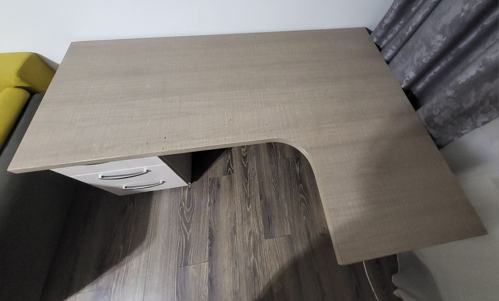 Vand birou pe colt,stare buna