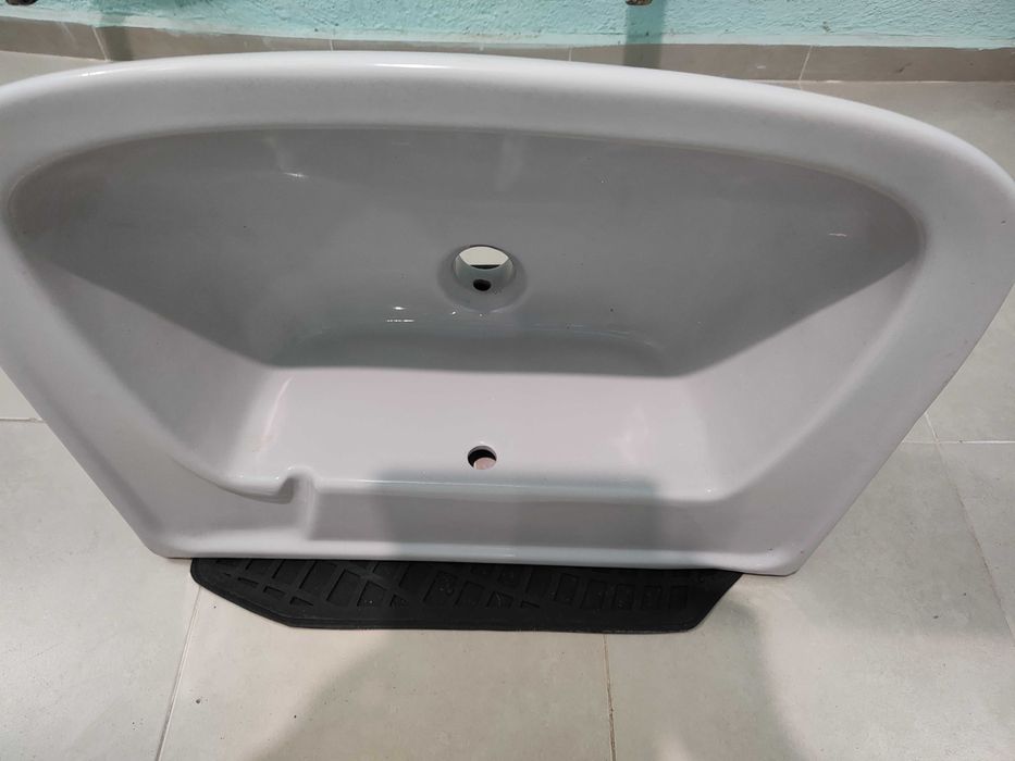 Мивка с конзола за баня/WC.