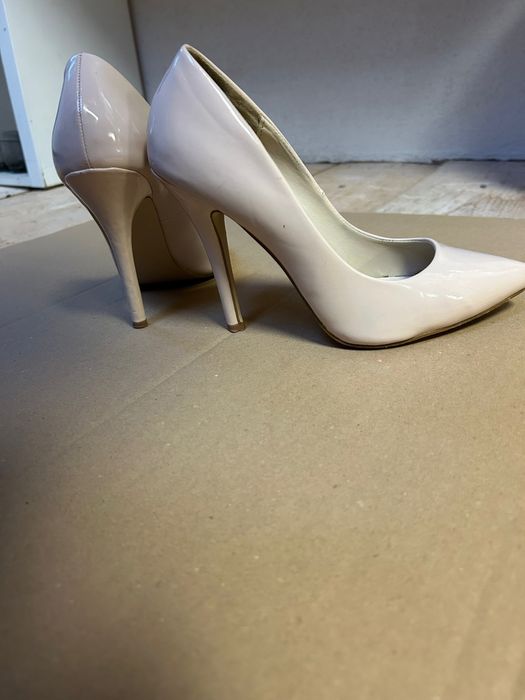 Vand pantofi de dama noi