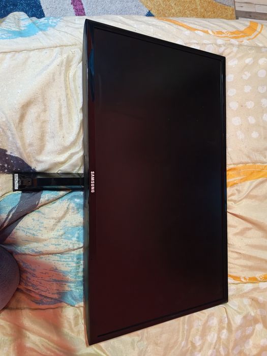 Монитор Samsung C24