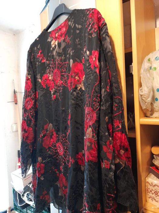 Красива  блуза на TONE коприна с подплата