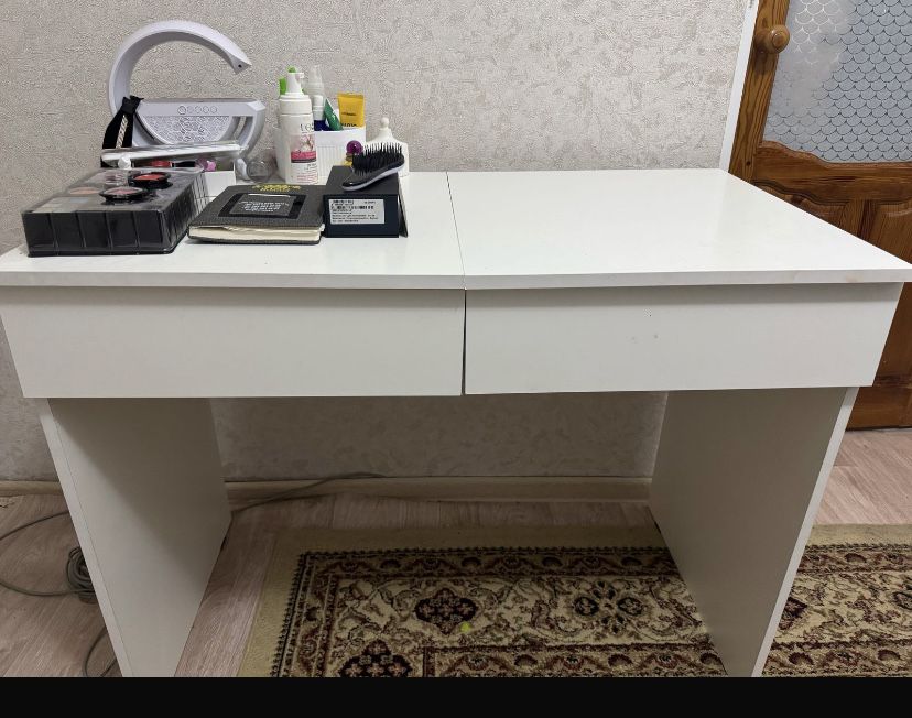 Продам туалетный стол
