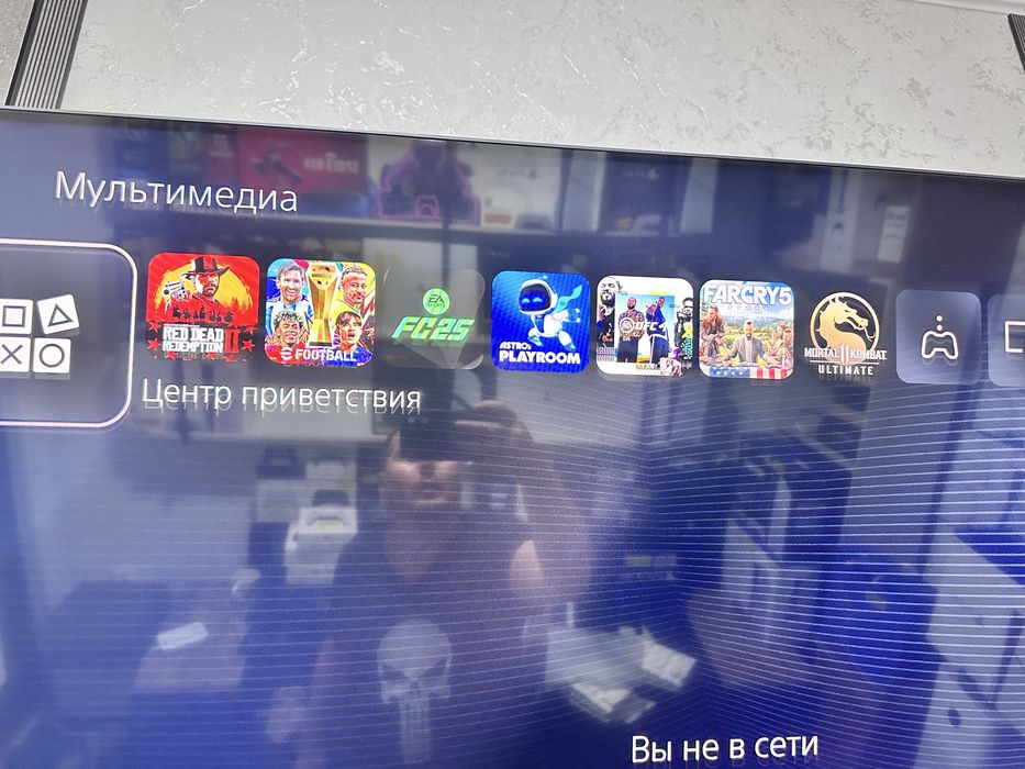 Продам Playstation 5 slim 1TB с играми как на фото привозной