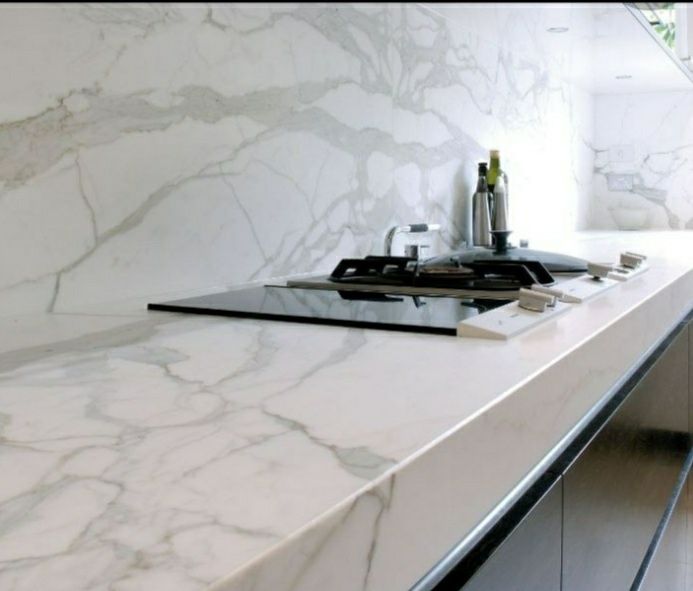 Столешница из искусственного камня  и корпусная мебель,кухни