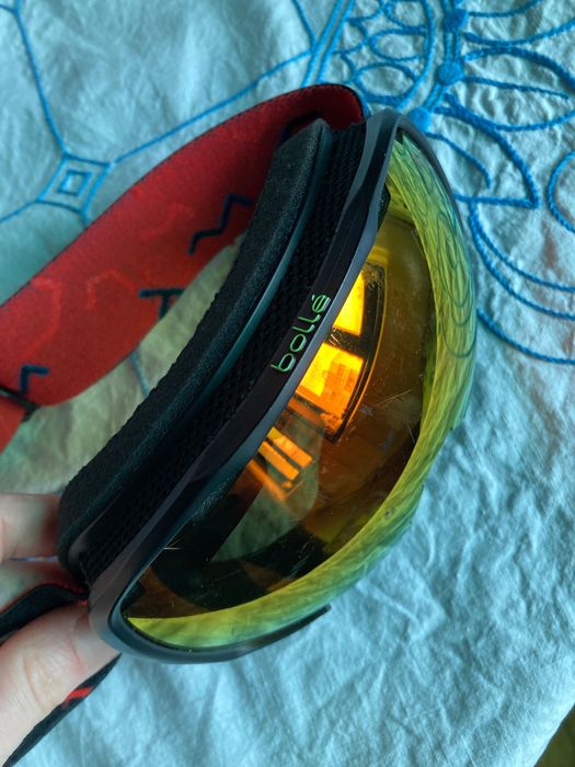Ски очила Bolle стъклото има леки драскотини