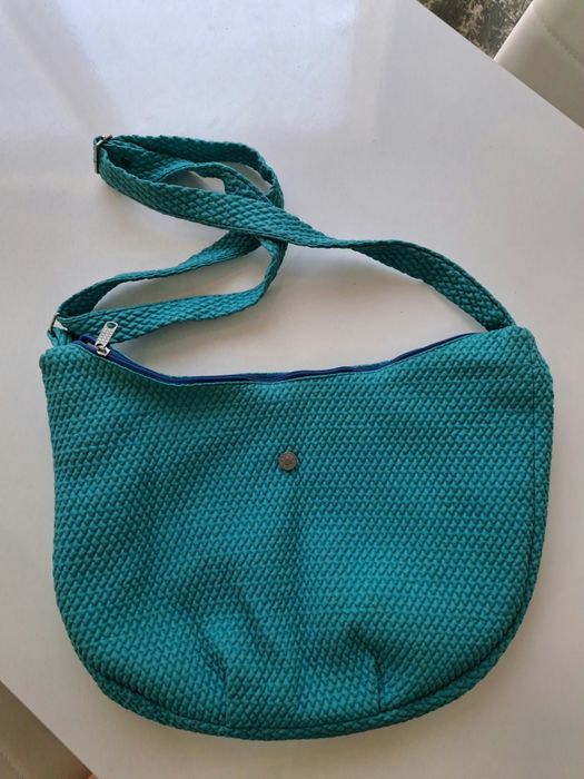 Синя чанта с дълга дръжка