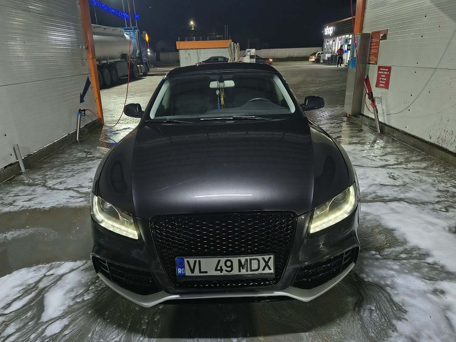 Audi A5 din 2011 luna 10 euro 5, mașina este 3.0 quatro 245 cp Automat