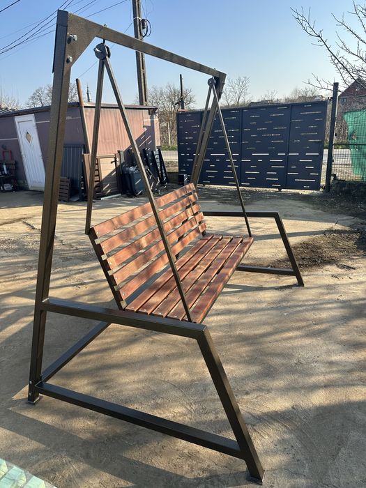 Balansoar metalic de gradină - demontabil, rezistent și design modern