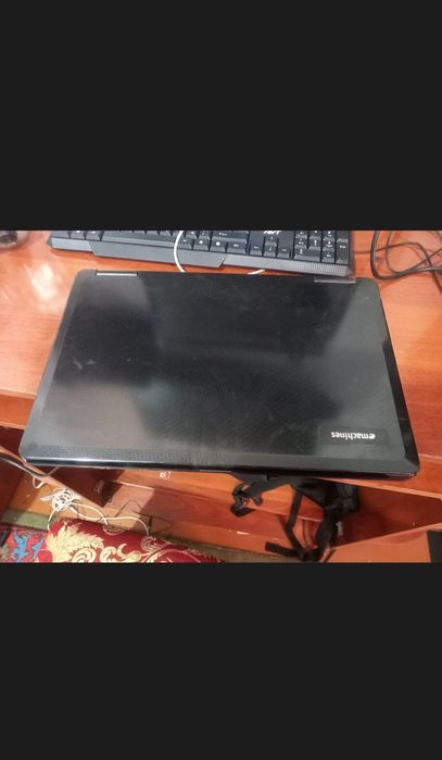 Ноутбук         .