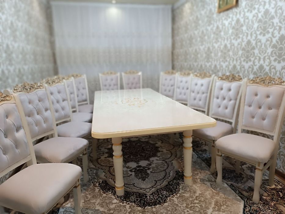 Продается стол со стульями