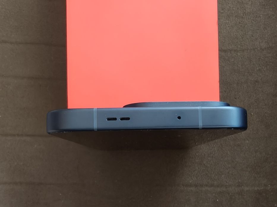 OnePlus 15 12/256 като нов