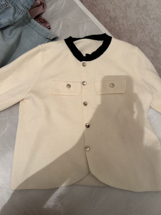 Джинсы голубые, кофта корейская