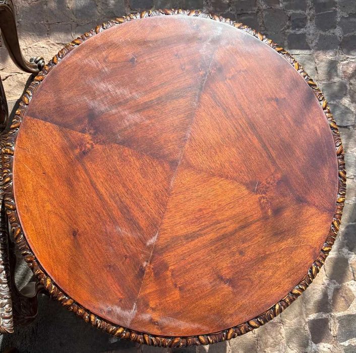 Masă rotundă vintage din lemn masiv, sculptată manual