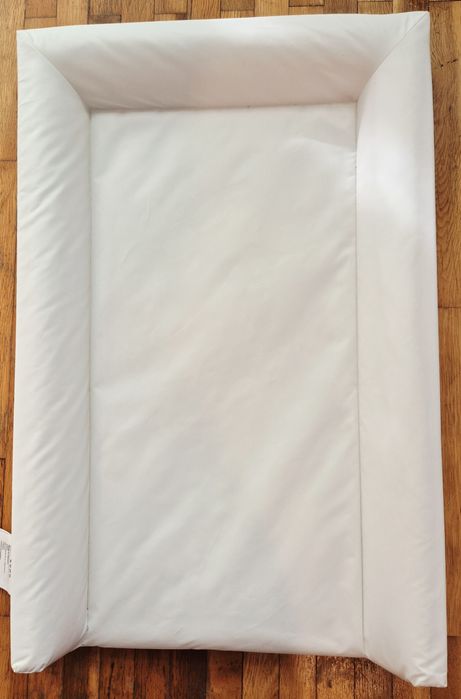 Бебешка кошара, вана и повивалник