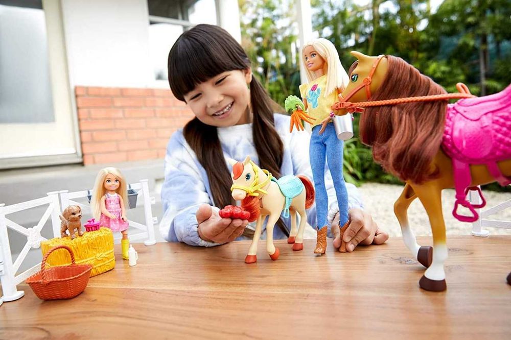 Игровой набор кукол Barbie Барби, Челси и любимые лошадки