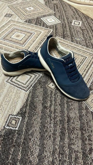 Кроссовки  фирма  geox 37 размер