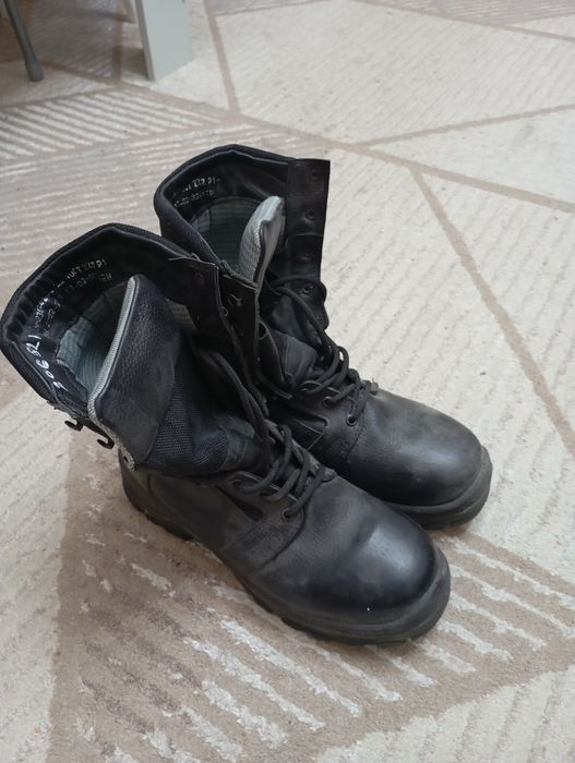 Продам б/у и две пары новых сапоги