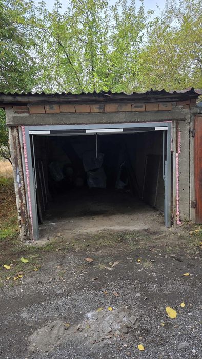 Махова гаражна врата