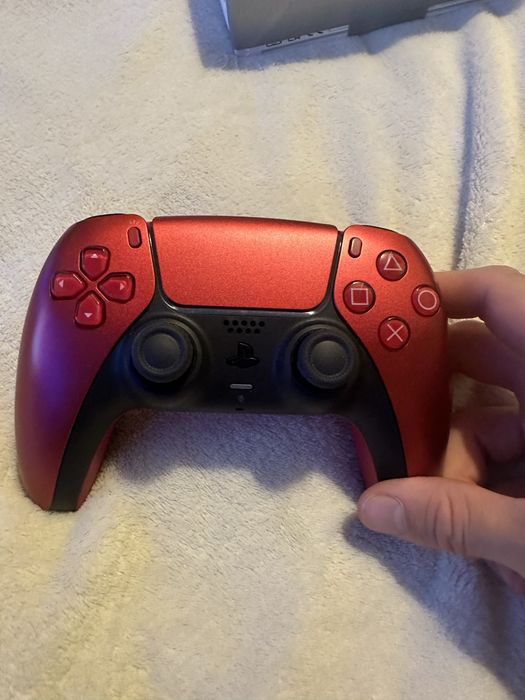 Controller PS5 DualSense Volcanic Red – Stare impecabilă