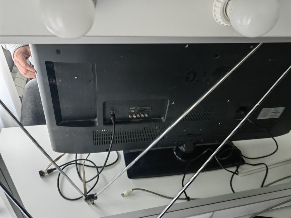Продавам телевизор LG-42''