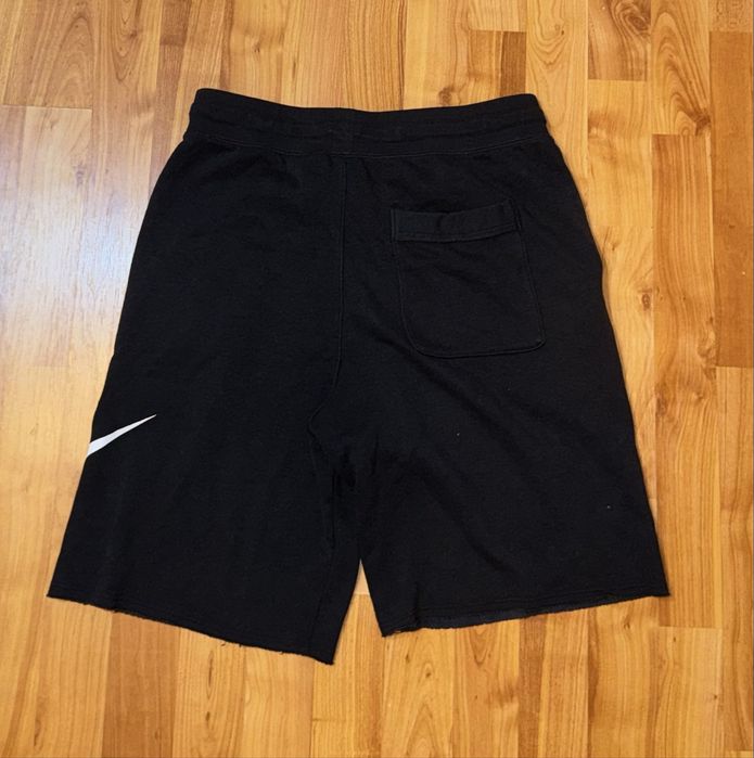 Pantaloni scurti Nike (foarte decolorați)