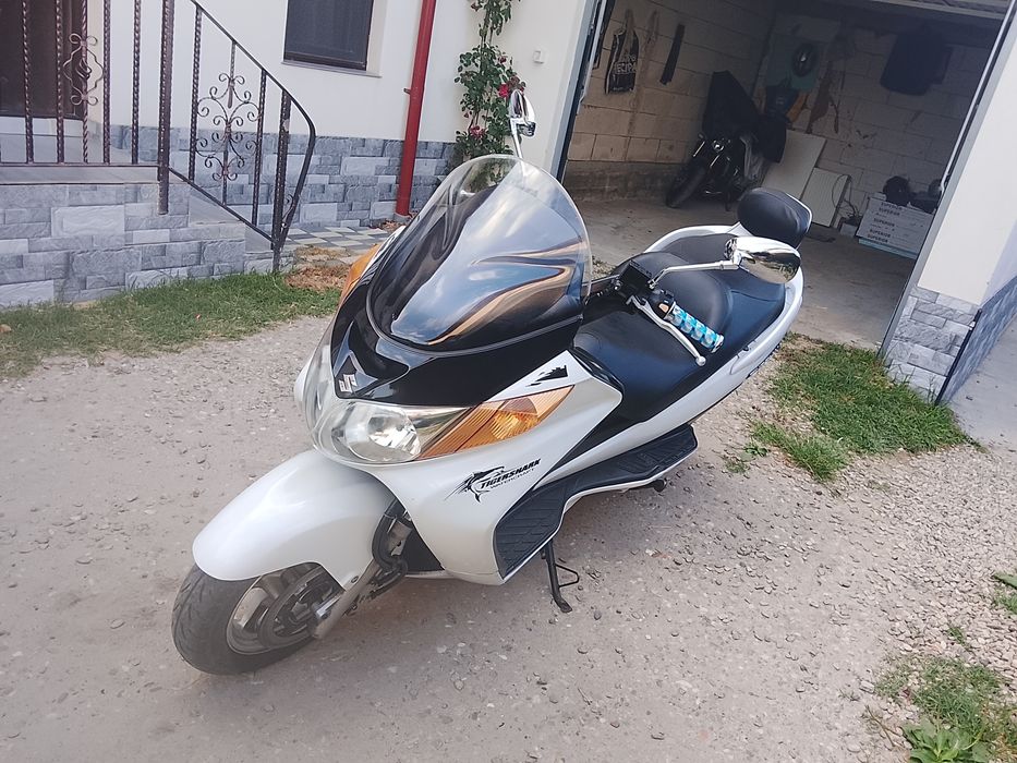 Scuter   Suzuki 400cm
