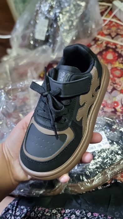 Oyoq kiyimla sotiladi xitoyda ishlab chiqarilgan sifati zur