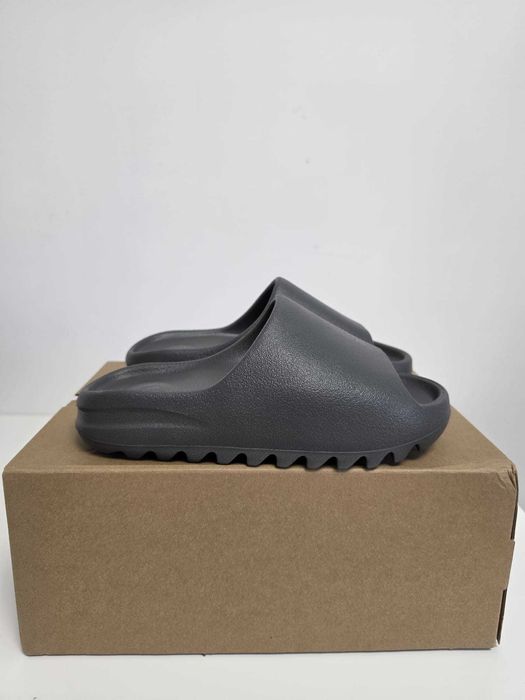 Papuci Yeezy Slide Onyx (Negru) – Noi la cutie – Ultima mărime 39
