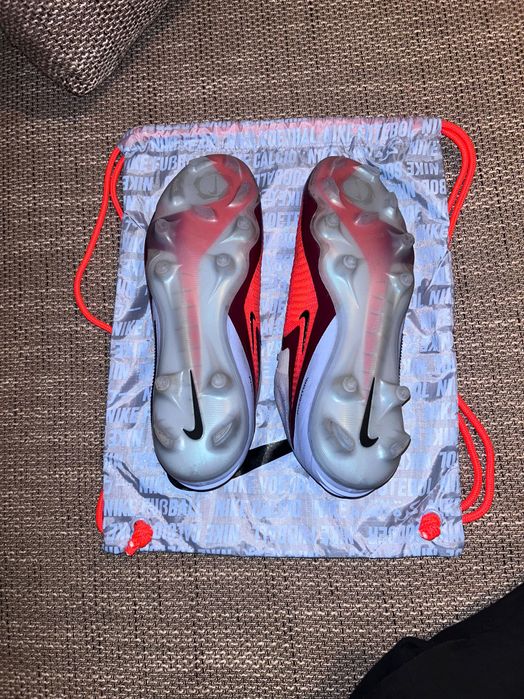 Футболни обувки: Nike Phantom