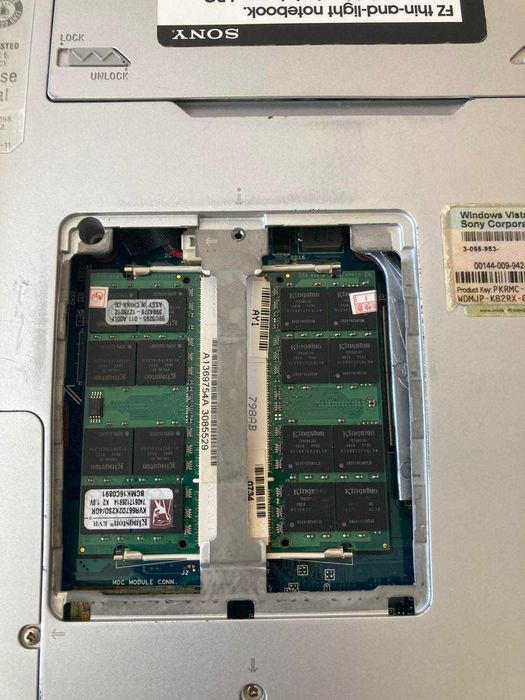 Продавам Sony VAIO VGN FZ 220U