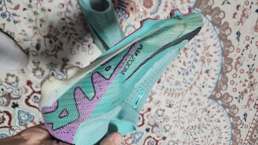 Продам бутсы футбольные