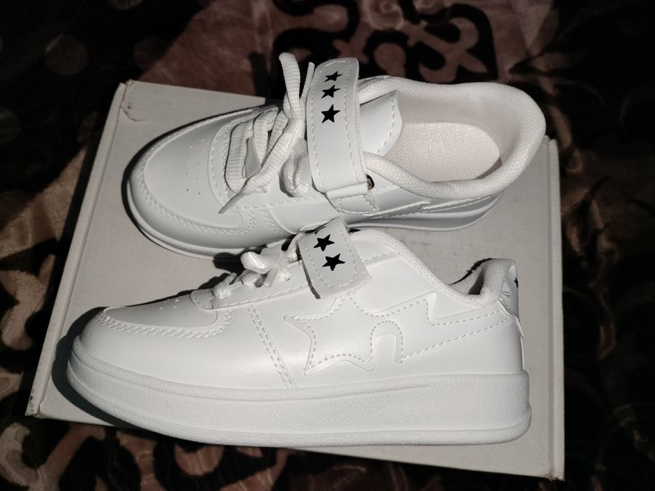 Adidași noi unisex
