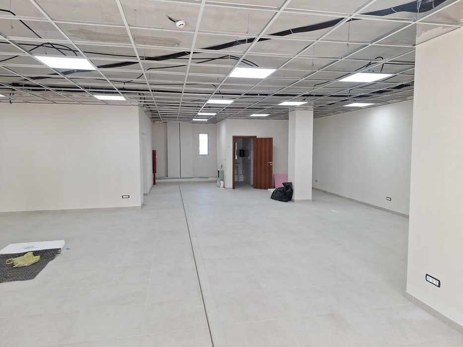 Inchiriez DOUA SPATII COMERCIALE, alaturate, de 173 mp utili , fiecare