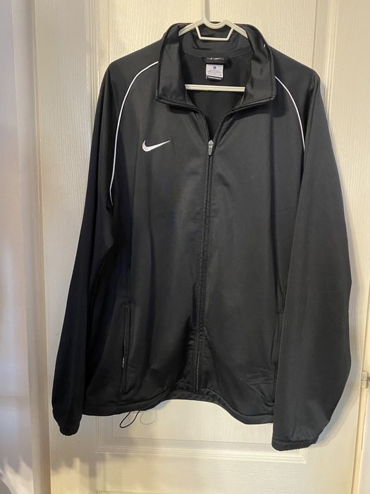 Geacă ideală pentru livratori mâncare.  Hanorac Nike XL