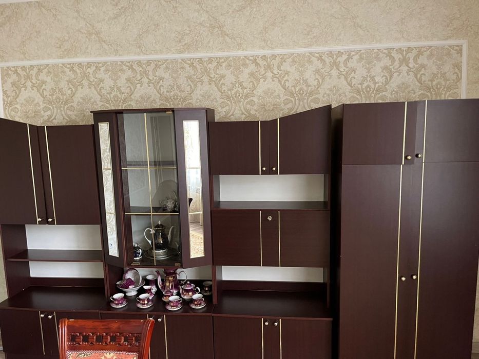 Продам стенки с полками