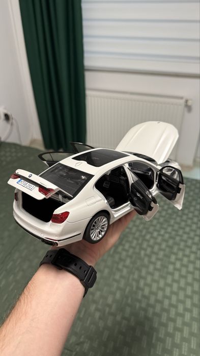 Macheta auto BMW 750Li 1:18 Kyosho