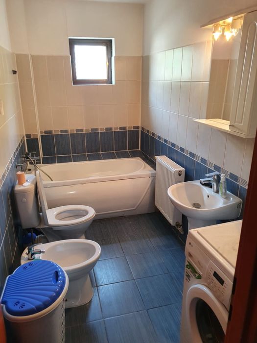 Inchiriez apartament